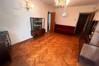 Apartament cu 3 camere semidecomandat în Baba Novac