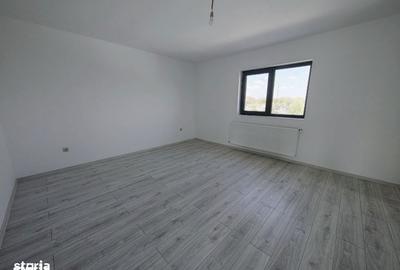 Casă cu 4 camere în Olteni - 2