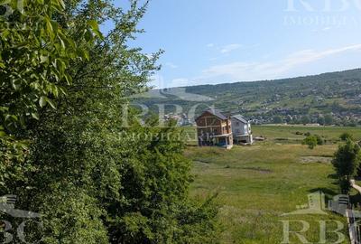 Teren intravilan 4600 mp cu front de 25 m pe strada Odobesti - 10