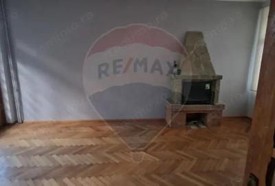Vila S+P+1E+M cu 7 camere de vanzare in TG. OCNA - 10