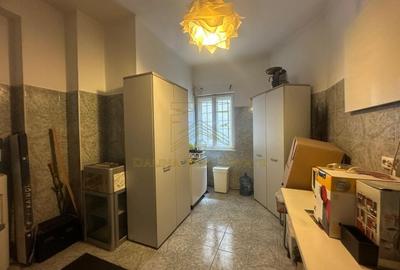 Vanzare - 4 camere  Str. Pasului - colt cu Armeneasca - 18