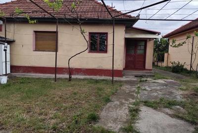 Casă cu 3 camere cu Teren 608 Mp în Central - 1