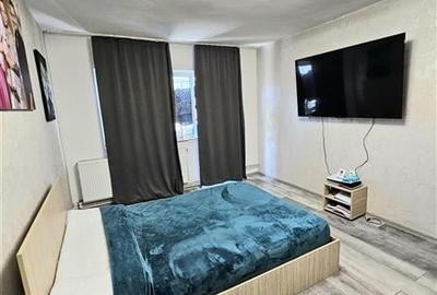 Apartament 4 Camere Decomandat, Etaj 2, Renovat Recent,  Zona Poarta 6