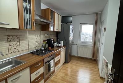 Apartament cu 3 camere decomandat în Central - 1
