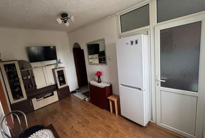 Apartament cu 2 camere semidecomandat, mobilat în Pantelimon