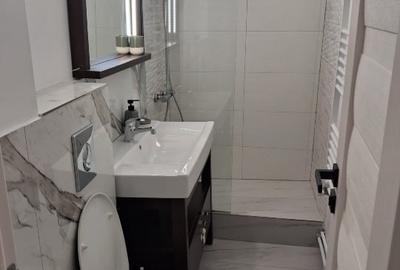 Apartament cu 2 camere semidecomandat, mobilat în Tomis Nord