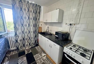 Apartament cu 3 camere semidecomandat, mobilat în Calea București - 10