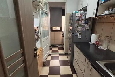 Apartament cu 3 camere semidecomandat în Eroii Revoluției
