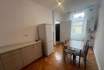 Garsonieră decomandată în Central