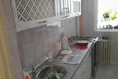 Apartament 3 camere vanzare Prelungirea Ghencea colt Strada Brasov