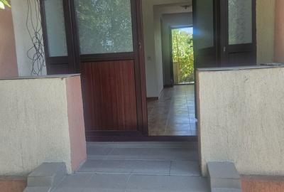 Casă cu 4 camere în Cireșanu