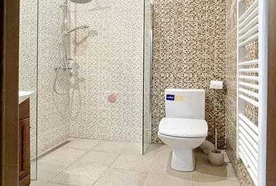 Zona Afi Mall Curte Zona Afi Mall Curte - 8