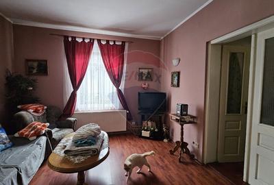 Casă cu 6 camere cu Teren 200 Mp în Central - 9