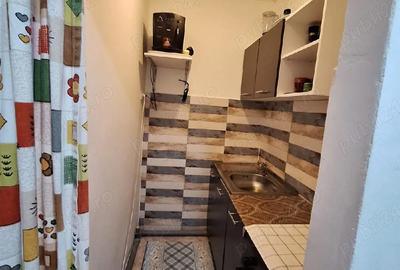 Garsonieră decomandată în UMT - 4