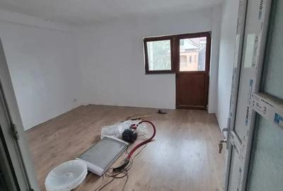 A 33 Proprietarul vinde casa energiei gara construita acum 3 an din caramida , - 12