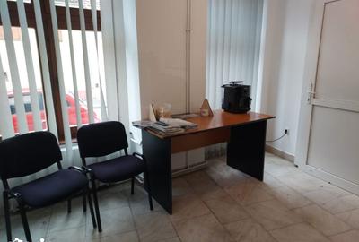 Casă cu 6 camere cu Teren 277 Mp în Central - 2