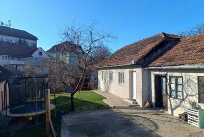 Casă cu 2 camere cu Teren 910 Mp în Central - 1