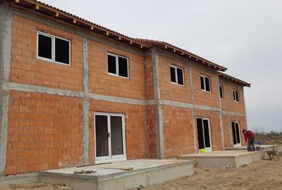 Casă cu 5 camere în Moșnița Nouă