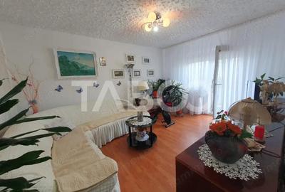 Apartament 3 camere zona 1 Decembrie 65 mp utili + 5 mp balcon - 1