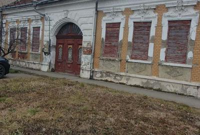 Casă cu 6 camere în Central