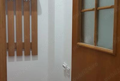 Inchiriez spatiu comercial 40 mp,central,str.G-ral Magheru,langa BCR,Ramnicu Valcea,550 euro. - 7