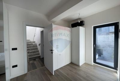 Casă cu 4 camere cu Garaj în Muncii