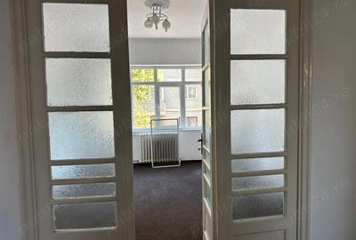 Apartament cu 4 camere decomandat în Central - 2