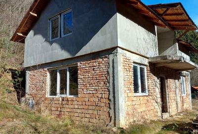 Casă cu Teren 1000 Mp în Tilișca