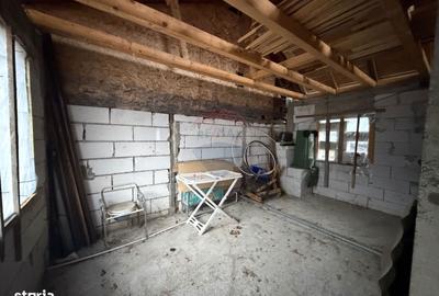 Casă cu 4 camere cu Teren 446 Mp în Răcoasa - 1