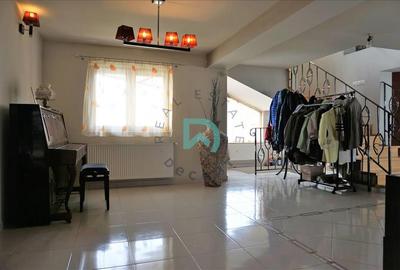 Casă cu 5 camere cu Canalizare în Noua - 8