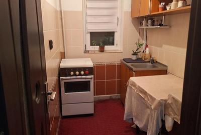 Apartament cu 3 camere semidecomandat în Aluniș