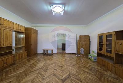 Casă cu 5 camere de vânzare în zona Central comision 0 - 7