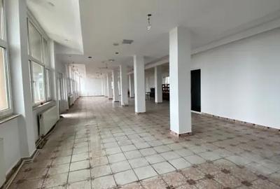 Spațiu comercial, de 1,000 mp, în Central - 4