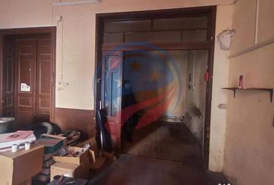 Apartament cu 3 camere semidecomandat în Central - 1