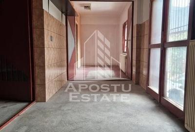 Casa familiala cu spatiu comercial si garaj P+1E+M 720 Mp - 42
