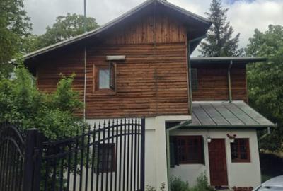 Casă cu 4 camere cu Teren 730 Mp în Izvoarele