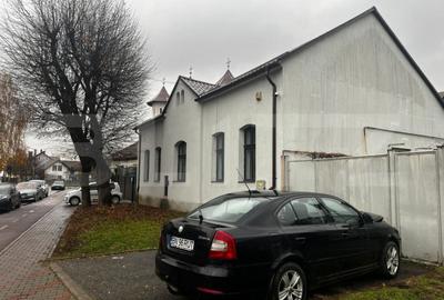 Casă cu 5 camere cu Teren 720 Mp în Central - 1