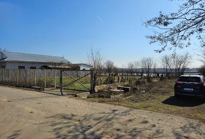 Vand teren intravilan cu deschidere la apa, asfalt, utilitati - 2