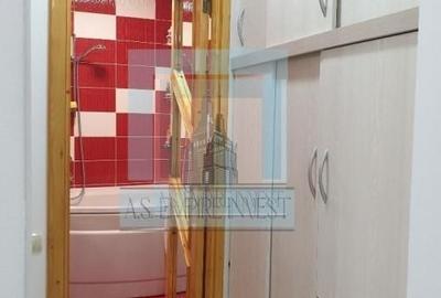 Apartament cu 4 camere decomandat, mobilat în Tractorul - 4
