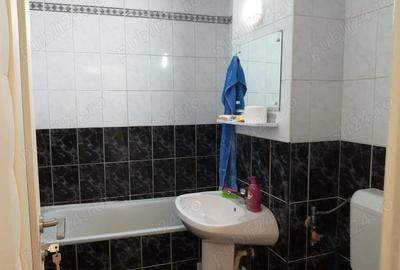 Apartament 3 camere, decomandat, confort 1, 480 de euro, Telefon - 7
