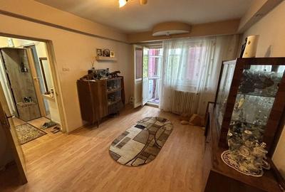 Apartament cu 2 camere semidecomandat în Tomis III