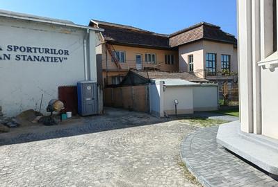 Casă cu 4 camere cu Teren 350 Mp în Central - 1