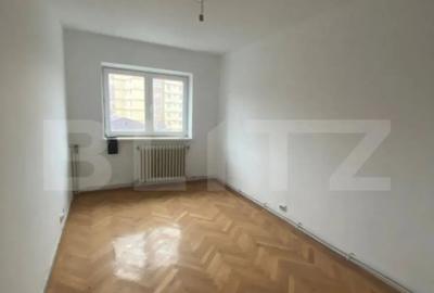 Apartament cu 3 camere decomandat în George Enescu
