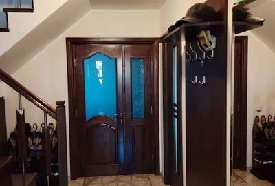 Casă cu 4 camere decomandat în Sfântu Ilie