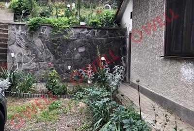 De vânzare o casă pe curte comună cu încă 5 familii situat în Târgu Mureș pe st - 11