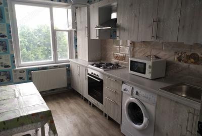 Apartament cu 3 camere decomandat în Vlahuță - 1