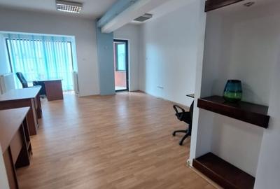 Bd. Mamaia, spatiu 47 mp., cladire de birouri - 2