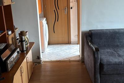 Apartament cu 2 camere semidecomandat în Pantelimon