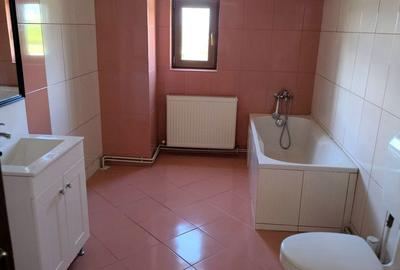 Casă cu 4 camere în Central - 2