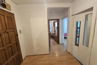 Apartament cu 2 camere decomandat în Micro I - 5